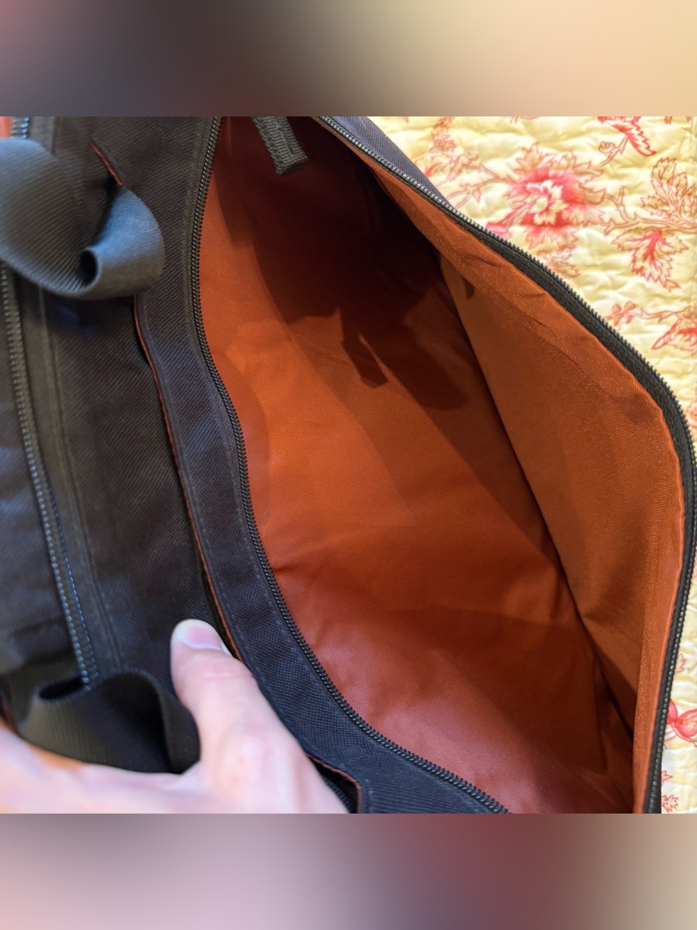 Beautiful New L.L. Bean Black Men's Messenger Bag! - Picture 6 of 8